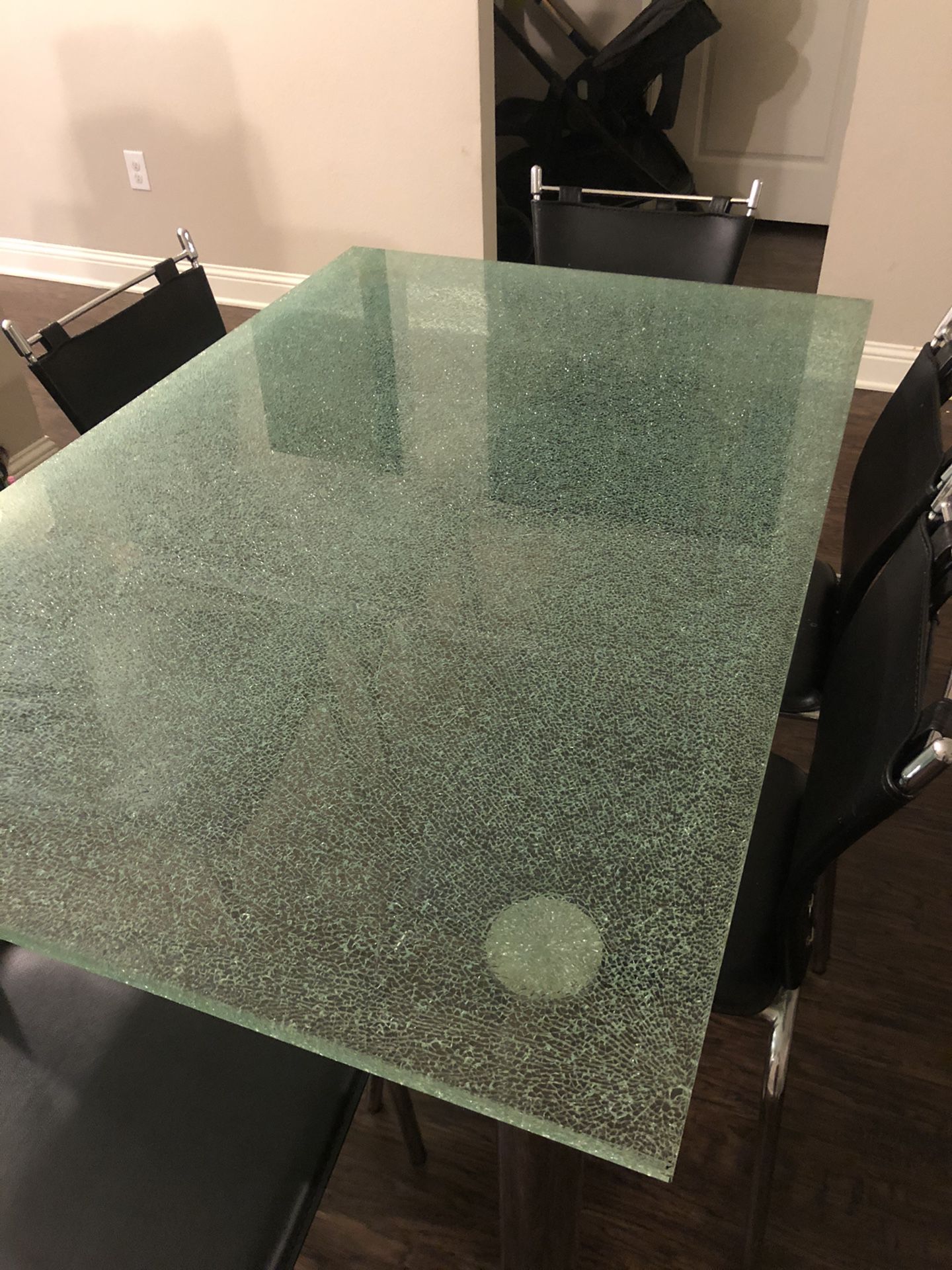 MODERN GLASS TABLE comes with the 6 chairs