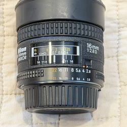 Nikon 16mm D f/2.8  Fisheye 