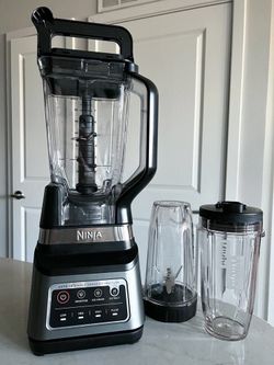 Ninja Blender Set – Large Pitcher + 2 Cups – Excellent Condition