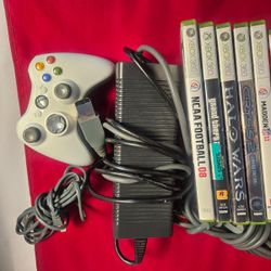 Xbox 360 White, including 5 games