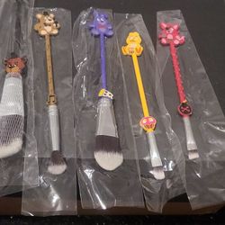 FNAF Make-Up Brushes Wih FNAF Characters On Handle Set