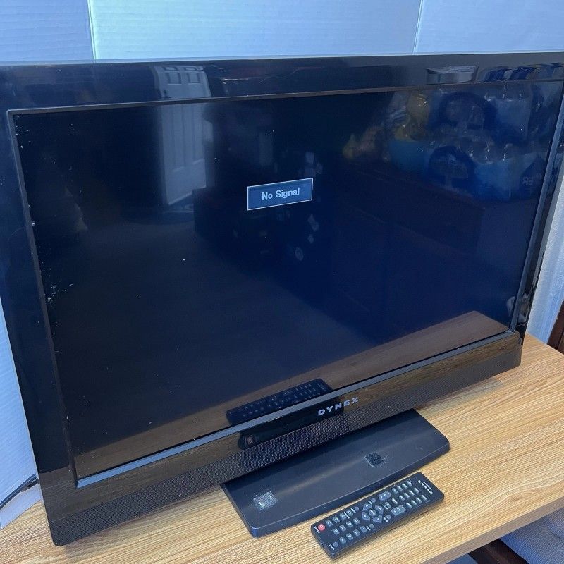 Dynex 32" 720p LCD HDTV (Model: DX-32L221A12) - Excellent Condition!