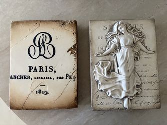Vintage Decorative Wall Reliefs – French European Style, Set of 2