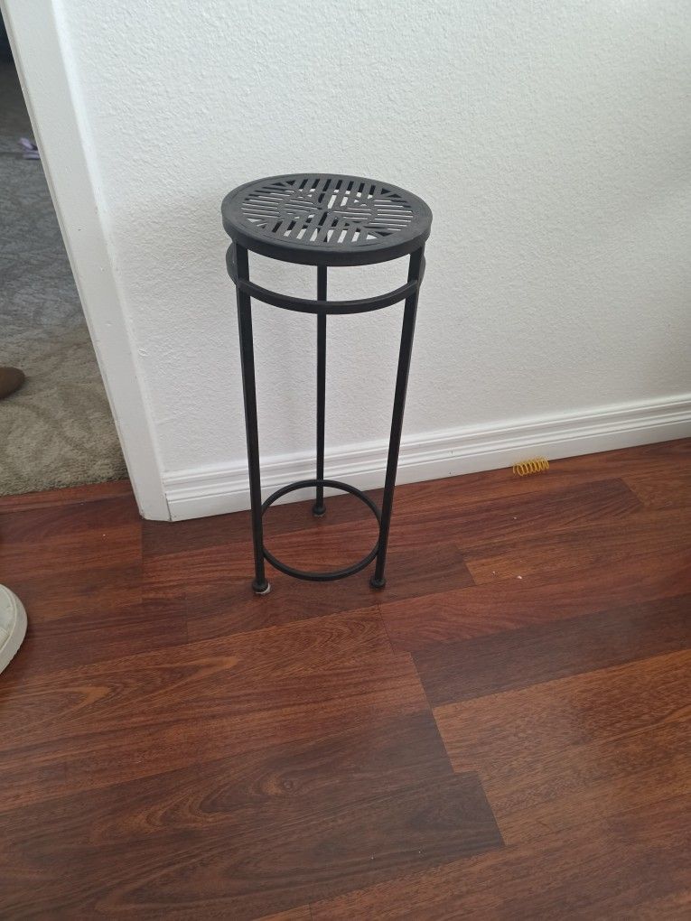 Side Table/Plant Stand