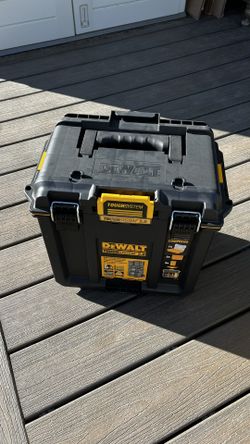NEW DEWALT 15.25 in. ToughSystem 2.0 Compact Deep Tool Box