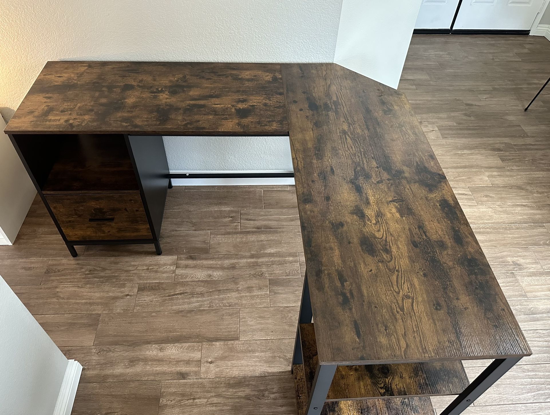 L Shape Computer Table for Sale in Rancho Cucamonga, CA OfferUp