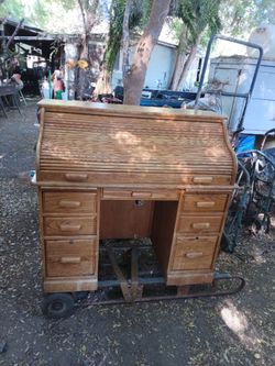 Small oak wood desk