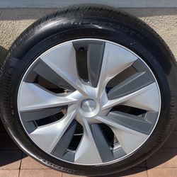 Tesla Model Y 19” Gemini Wheel