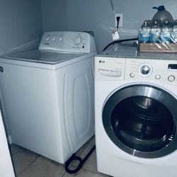 NICE WHITE LG WASHER AND DRYER FOR $300 