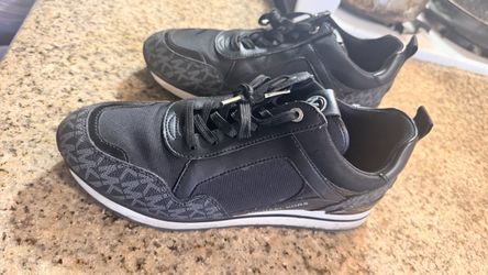 Tenis Mk