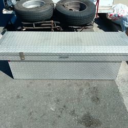 Large aluminum truck bed box
