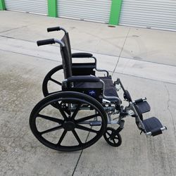Medline Wheelchair For Adults Holds Up To 300Lb In Excellent Pre-owned Condition 