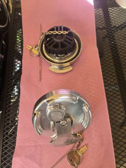 Locking diesel fuel cap