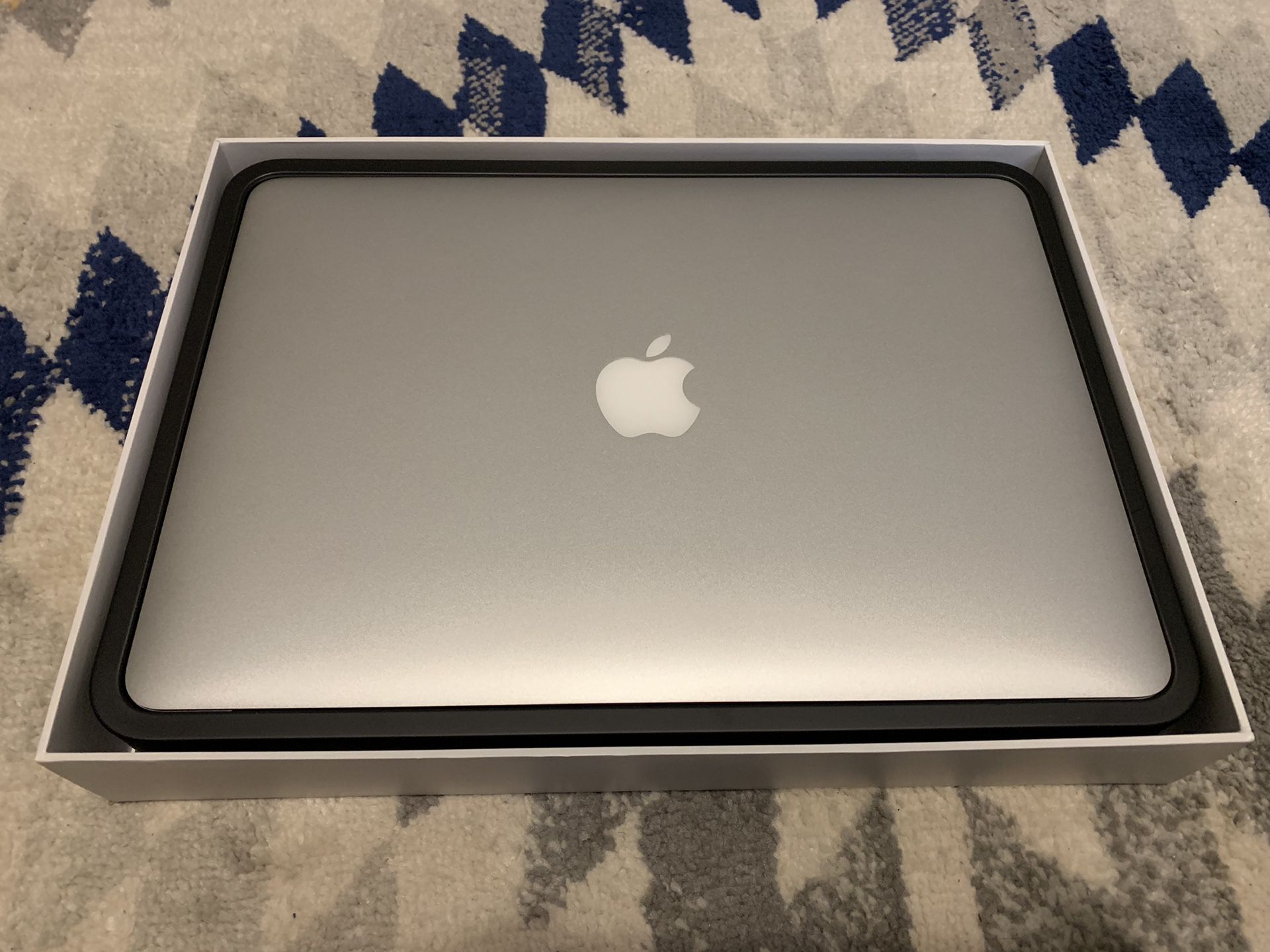 Barely Used MacBook Air with free Laptop case