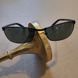 Ray-Ban RB3498 sunglasses in black with G-15 green lenses. 