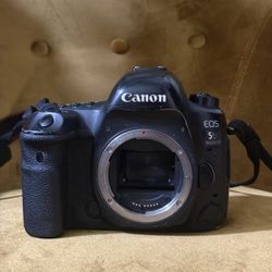 Canon EOS 5D Mark IV