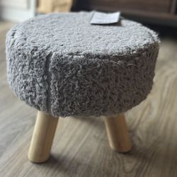 🪑 Small Gray Fuzzy Stool