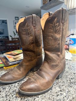 Ariat women’s cowgirl boots size 10