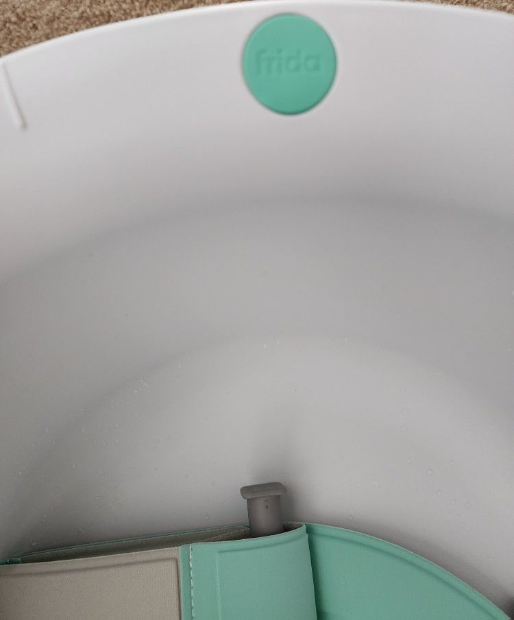 Frida Baby 4in1 GrowwithMe Bath Tub Transforms Infant Bathtub to