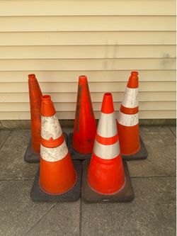 28” Safety Cones