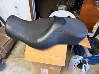 genuine Harley-Davidson Reduced Reach Seat (Part No. 51738-07) designed for '07-later Harley-Davidson XL883C, XL1200C, and XL1200L Sportster models