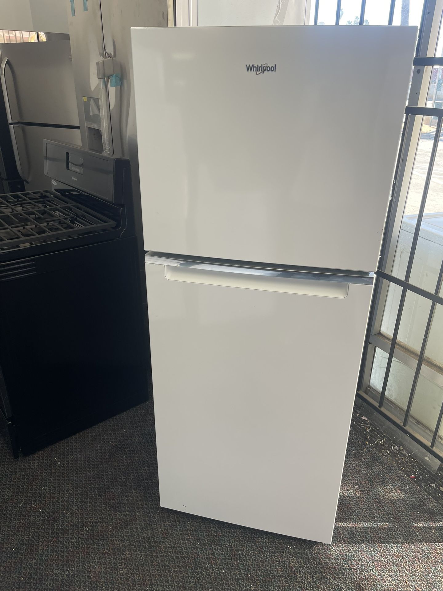 Whirlpool apartment Size Refrigerator And Top Freezer