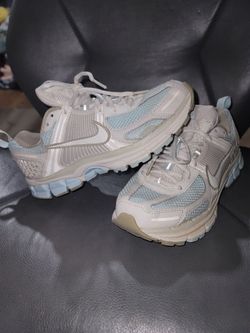 Nike Vomero5 Size4.5Y