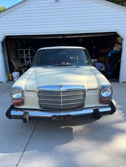 1976 Mercedes-Benz 230