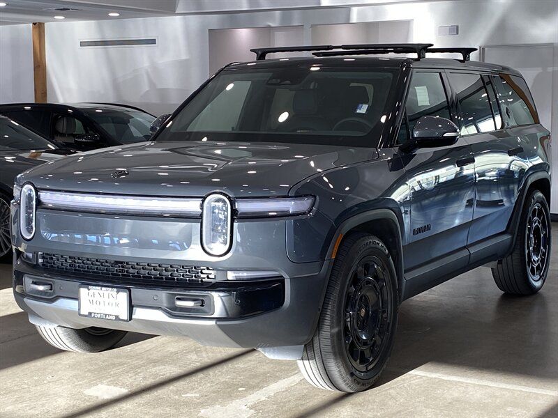 2025 Rivian R1S Adventure
