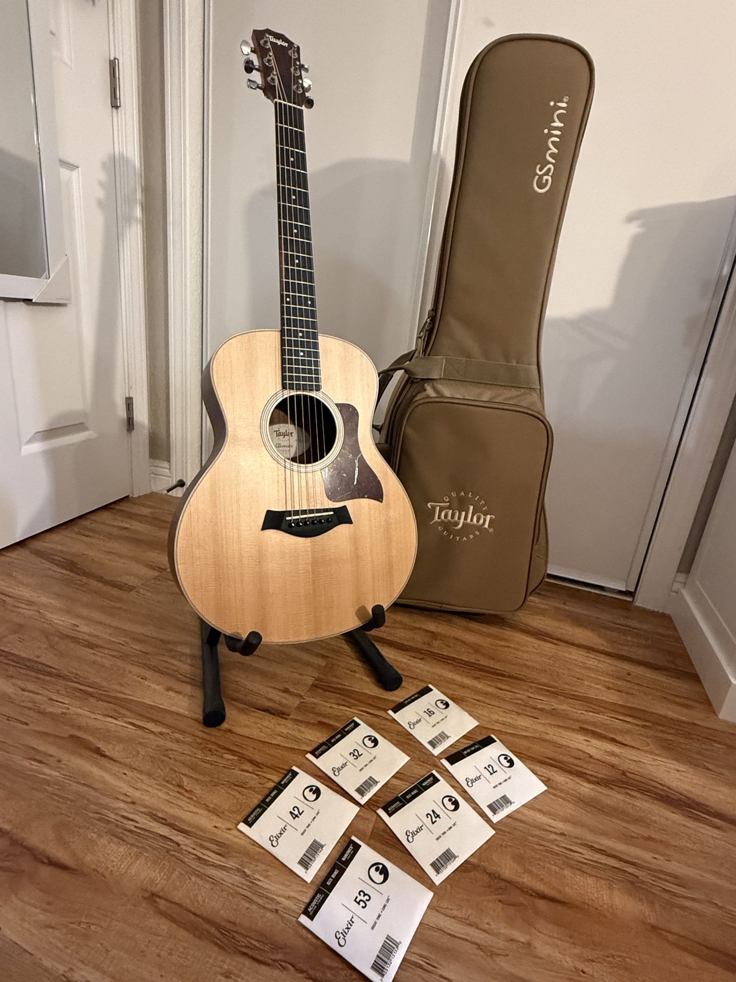 Taylor GS Mini Acoustic + Bag + Elixir Light Strings