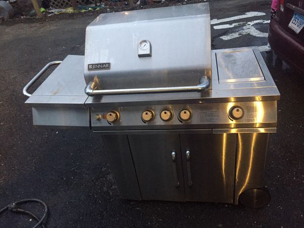 JennAir gas grill with side burner works good for Sale in Greenwich