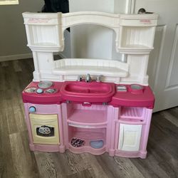 Kitchen With Play Good 