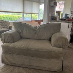 Loveseat 