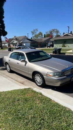 2004 Lincoln Town Car