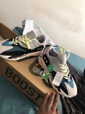 Photo Yeezy Wave Runners