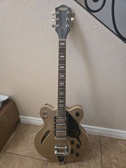 Gretsch Guitar Streamliner with Bigsby Gold