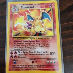 Charizard Pokémon Base Set Holograph #4