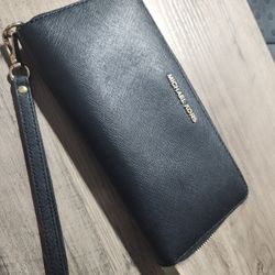 Michael KORS Jet Set Wallet      Serious inquiries ONLY!!!