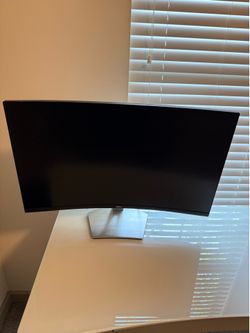 Dell Curved Monitor – 32” Style, Silver Stand, Works Well