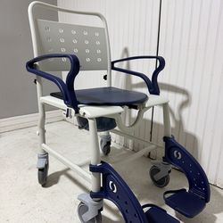 Shower commodo wheelchair