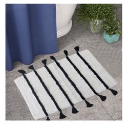  Stripe Mat With Black Tassels