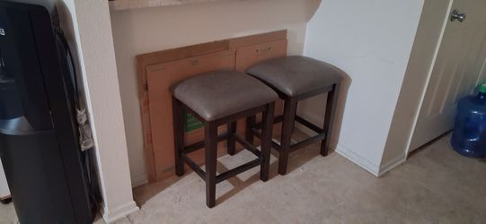 2 Bar stools