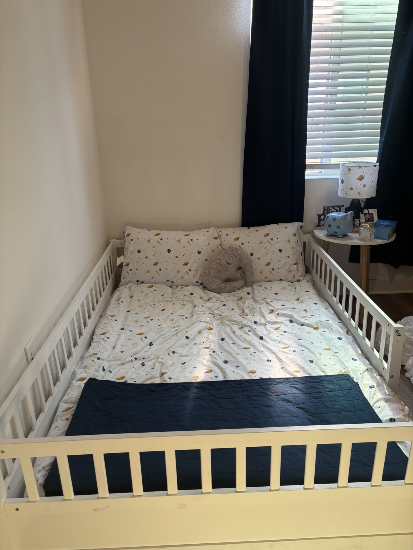 Floor bed frame/Mattress (Full Size)