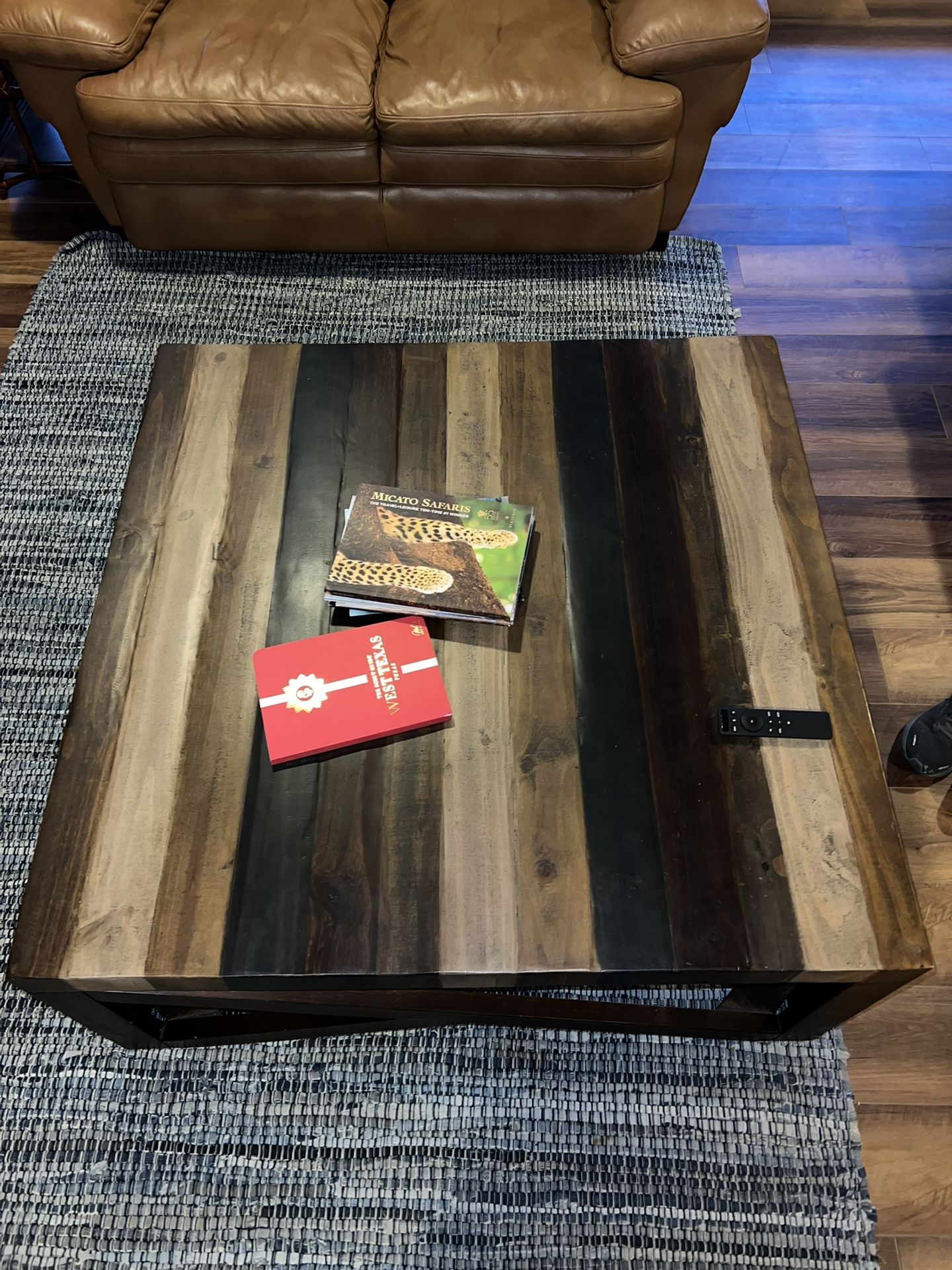 Coffee Table And Two Side Table set