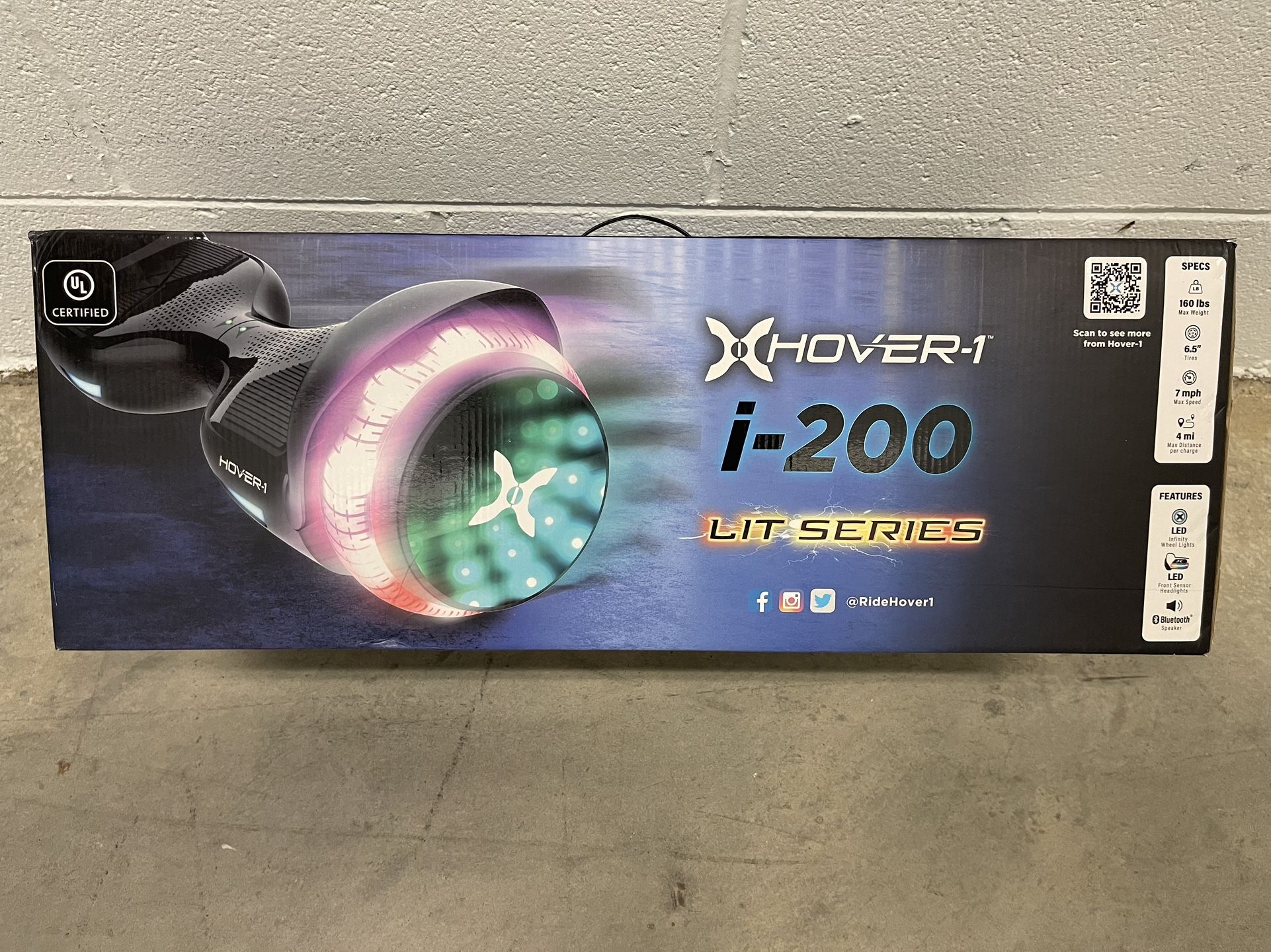 BRAND NEW HOVER BOARD WITH BUILT ON BLUETOOTH SPEAKER & LED LIGHTS