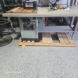 Delta Unisaw Table Saw – Heavy-Duty,