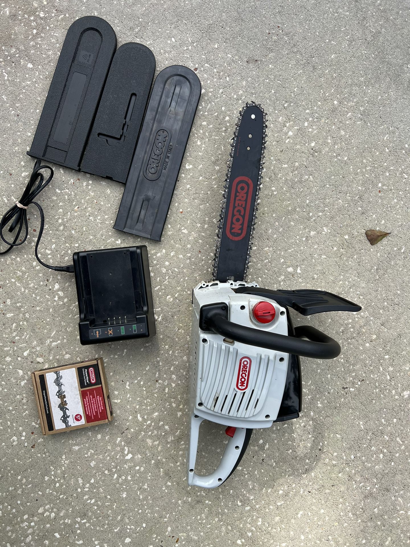 Oregon Chainsaw Battery Powered With Charger 