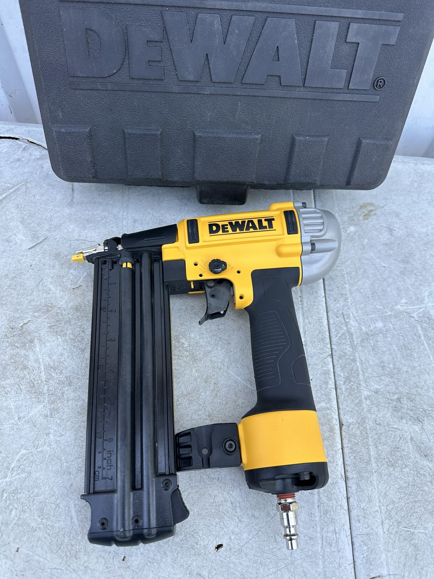DEWALT 18-Gauge Pneumatic Brad Nailer NEW $85