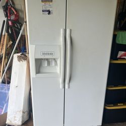 Whirlpool Fridge.  Great Condition.  