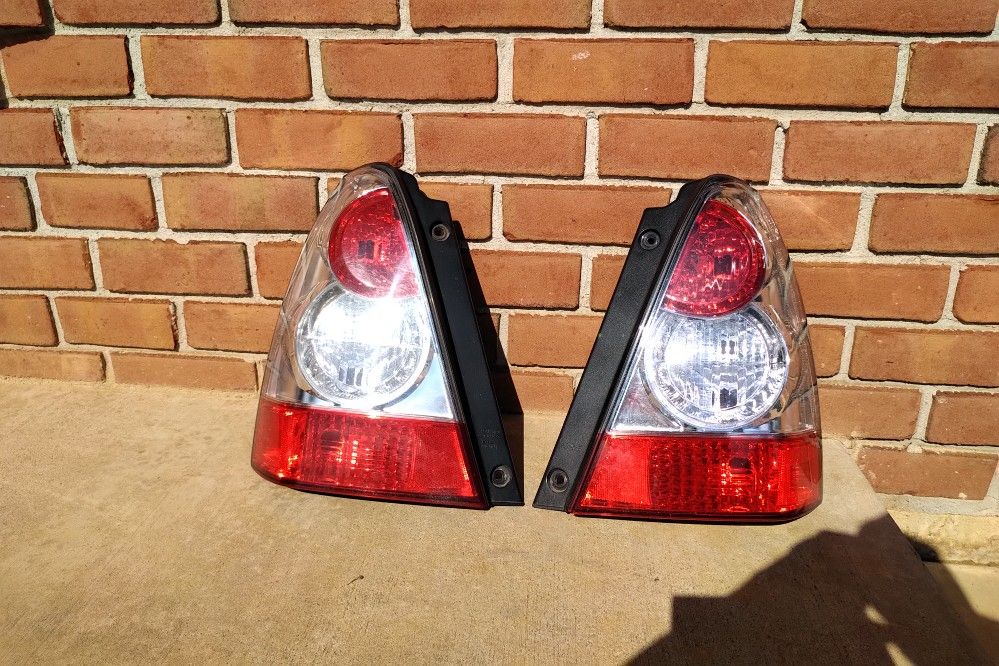03 - 08 Subaru Forester Tail Lights